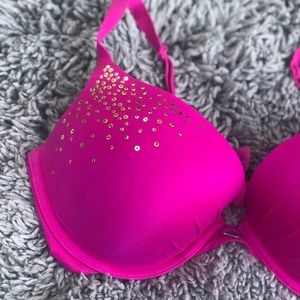 💋Victoria’s Secret Embellished Pushup Bra💋